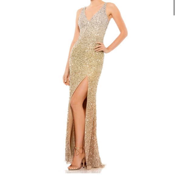 Mac Duggal Dresses & Skirts - NWOT Mac Duggal ombré sequin v neck gown